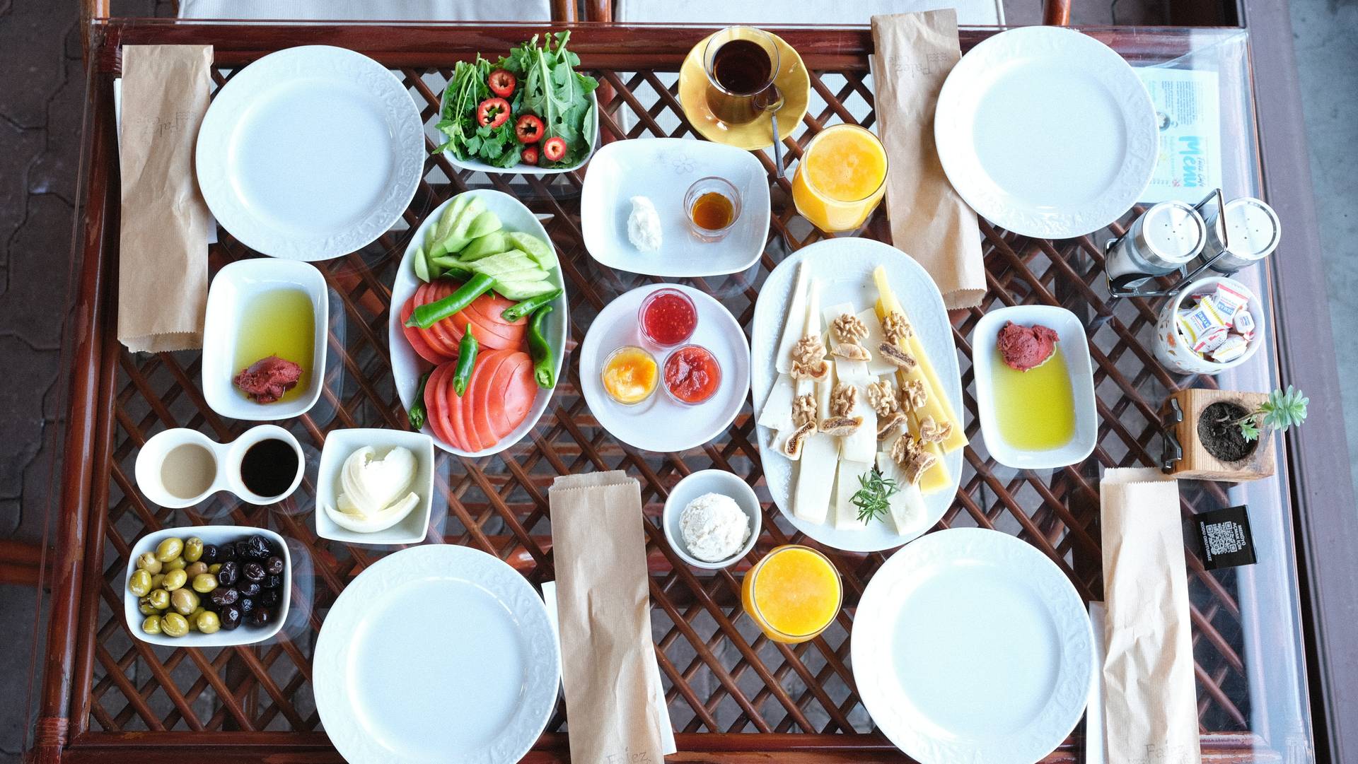 Falez Cafe - zengin serpme kahvaltı